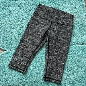 Lululemon size 8 Capri Leggings